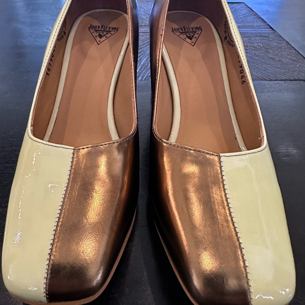 Fluevog Tasty Vogs Lucienne Discontinued Two-Tone Mod Pump - Picture 7 of 11